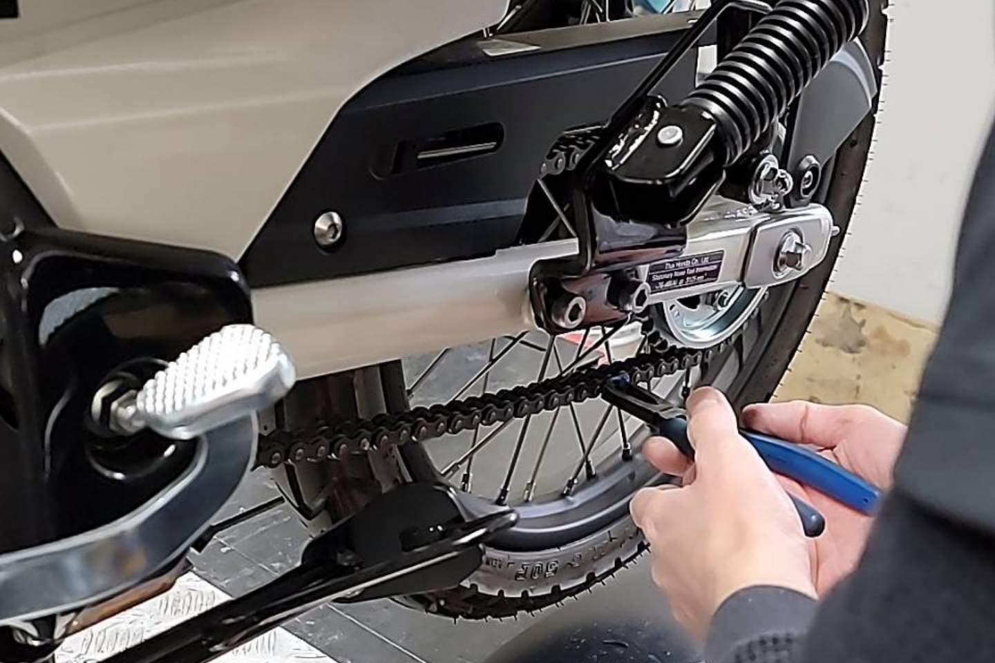 チェーン調整・交換イメージ