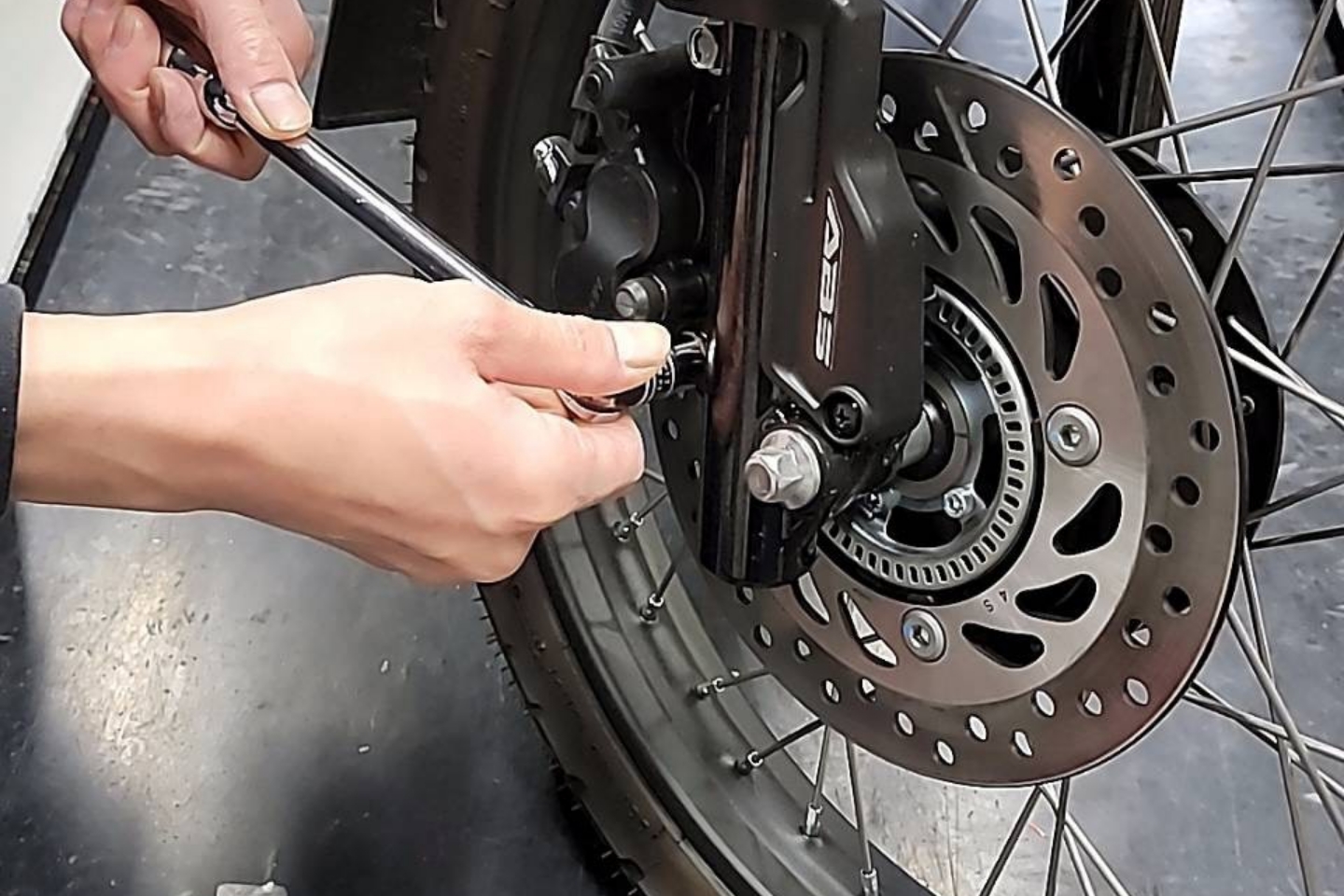 ブレーキパッド点検・交換イメージ