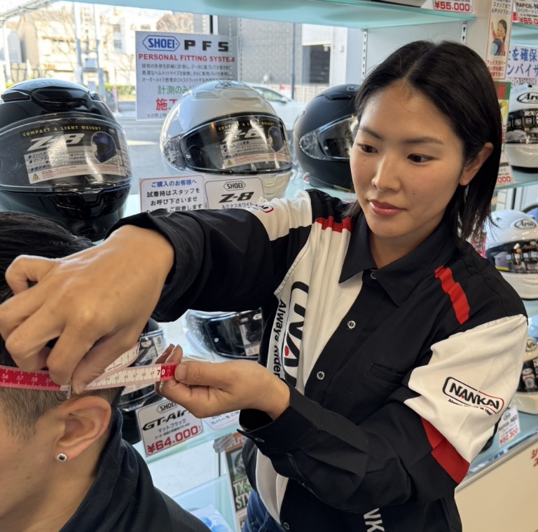 ヘルメット販売・フィッティングイメージ